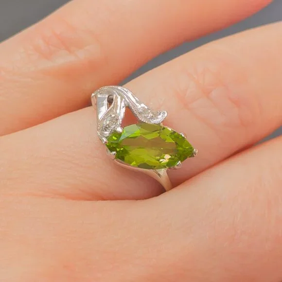 10K White Gold Marquise Peridot & Diamond Leaf-Swirl Ring, Sz 5.75— Hallmark USA
